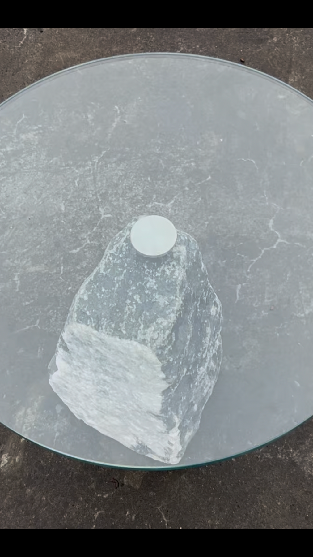 Singel stone table